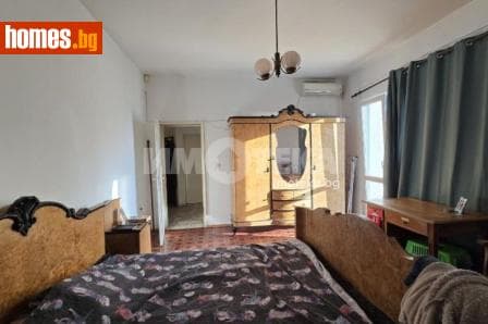 Тристаен, 132m²