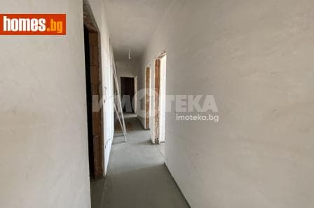 Тристаен, 122m²