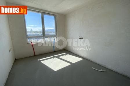 Тристаен, 122m²