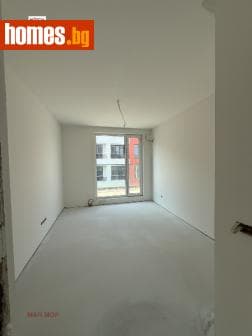 Тристаен, 110m²