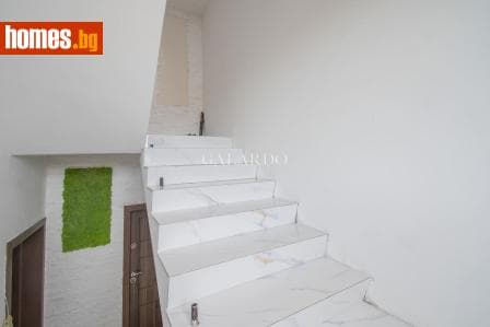 Тристаен, 125m²