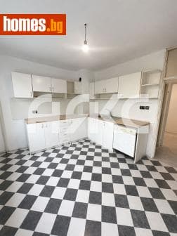 Тристаен, 89m²