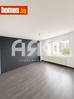 Тристаен, 89m²