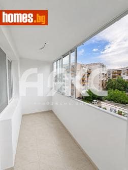 Тристаен, 89m²