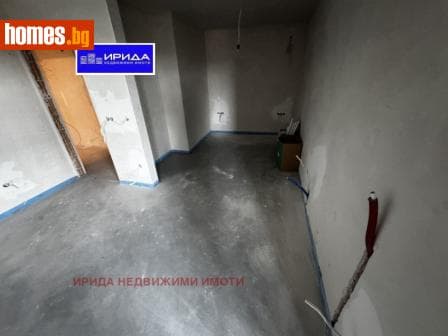 Тристаен, 97m²