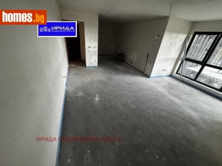 Тристаен, 97m²