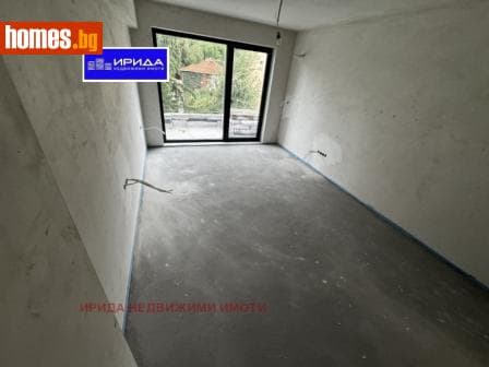 Тристаен, 97m²