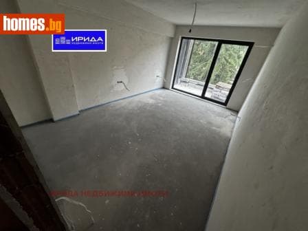 Тристаен, 97m²
