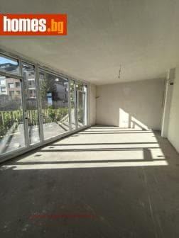 Тристаен, 152m²