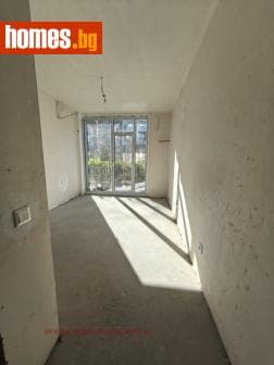 Тристаен, 152m²
