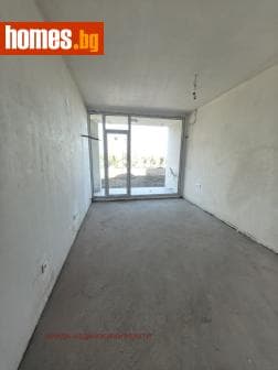 Тристаен, 152m²
