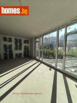Тристаен, 152m²