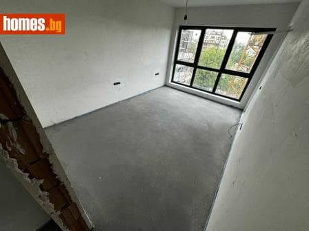 Тристаен, 125m²