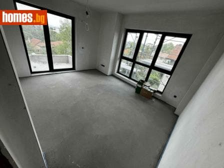 Тристаен, 125m²