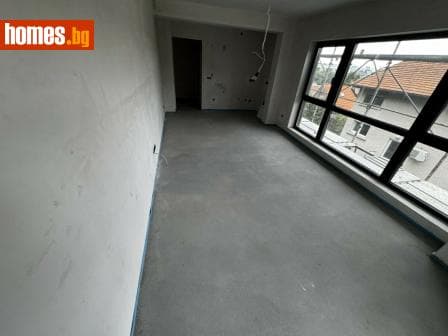 Тристаен, 125m²