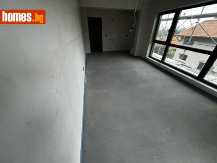 Тристаен, 125m²