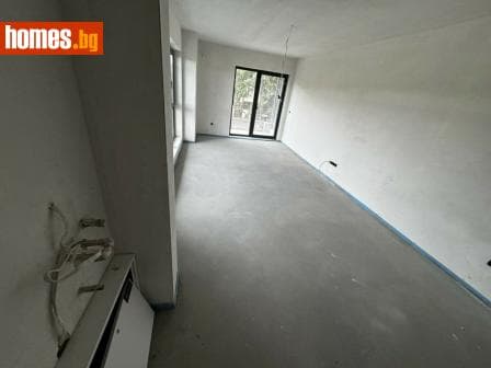Тристаен, 125m²