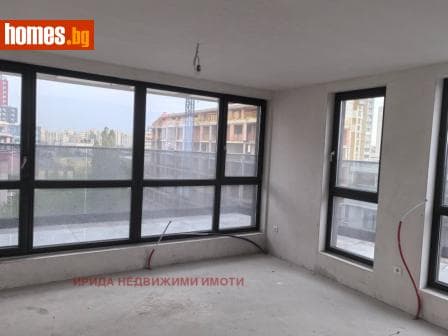 Тристаен, 146m²