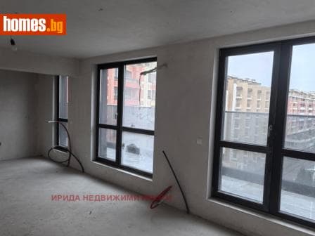 Тристаен, 146m²