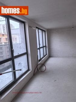 Тристаен, 146m²