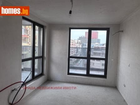Тристаен, 146m²