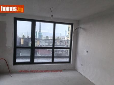Тристаен, 146m²