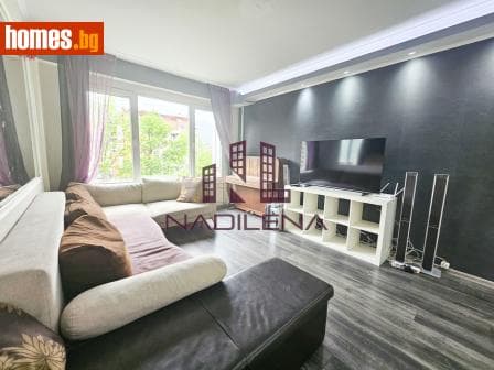 Тристаен, 76m²