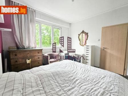 Тристаен, 76m²