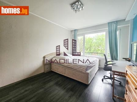 Тристаен, 76m²