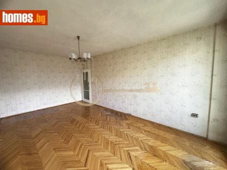 Тристаен, 80m²