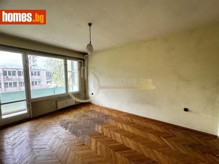 Тристаен, 80m²
