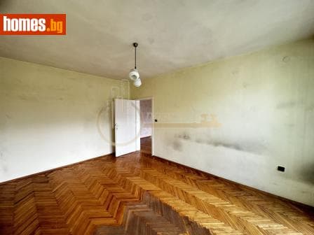 Тристаен, 80m²
