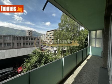 Тристаен, 80m²