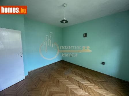 Тристаен, 80m²