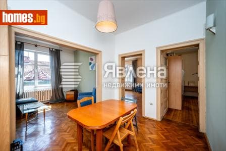 Тристаен, 230m²