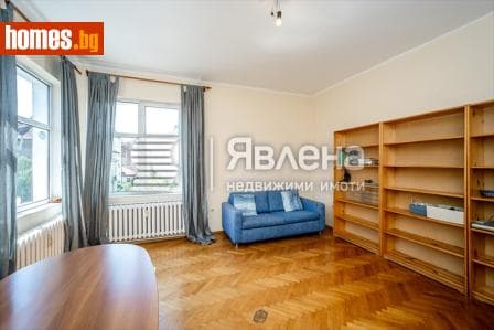 Тристаен, 230m²
