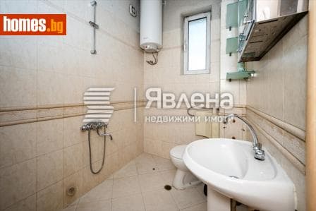 Тристаен, 230m²