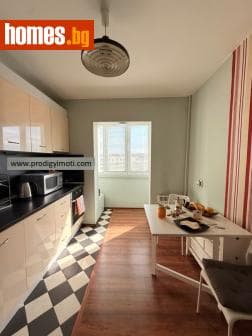 Тристаен, 75m²
