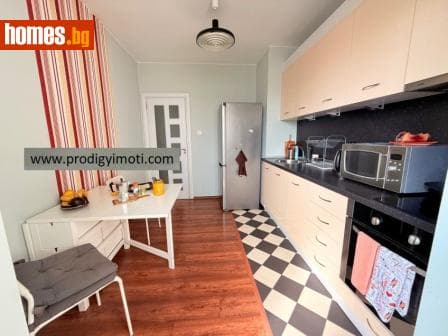 Тристаен, 75m²