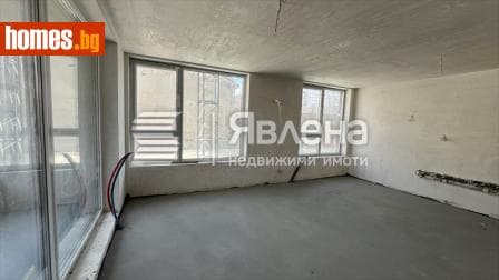 Тристаен, 106m²