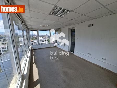 Тристаен, 246m²