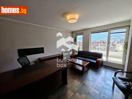 Тристаен, 246m²