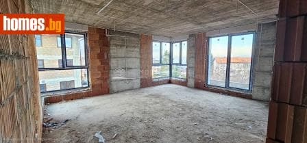 Тристаен, 132m²