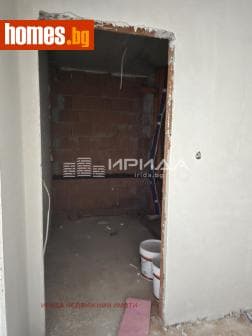 Тристаен, 69m²