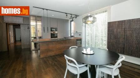 Тристаен, 167m²