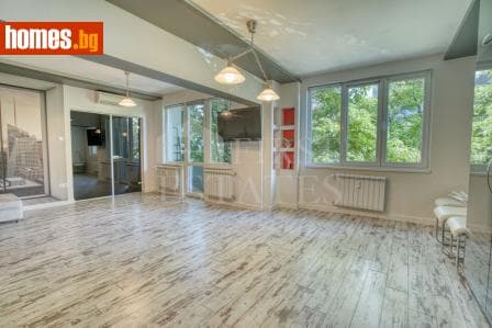 Тристаен, 93m²