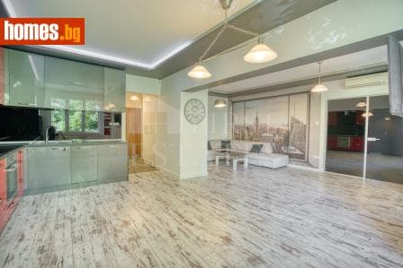 Тристаен, 93m²