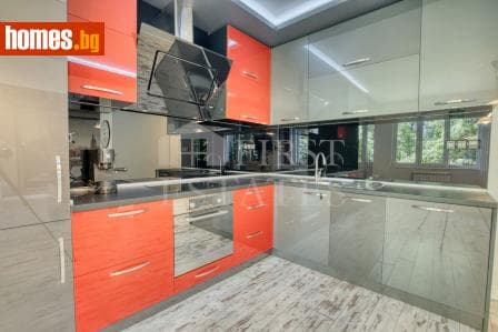 Тристаен, 93m²