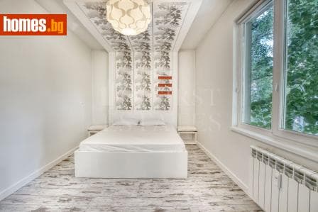 Тристаен, 93m²