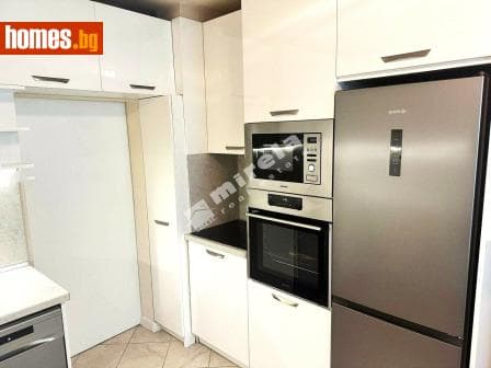 Тристаен, 61m²